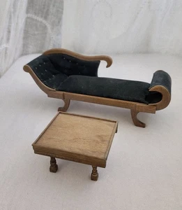 Lot 2 Vintage Puppenhaus Miniaturen Viktorianische Chaiselongue Holz Tisch 1:12 Set - Bild 1 von 5