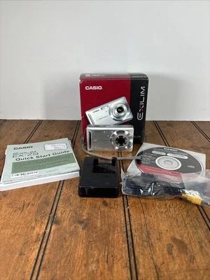 CASIO EXILIM SILVER EX-Z9 Digital Camera With Battery, Charger Instructions Box - Image 1 of 4