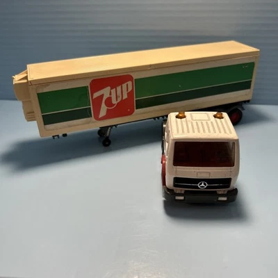 Vintage Matchbox Super Kings 7UP K-17 Trailer & K-135/125-9 Cab C400 - Image 1 of 4