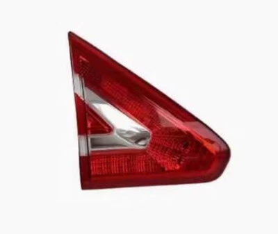 Задний фонарь в сборе внутренний левый для внедорожника Peugeot 3008 T88 2013-2015 годов выпуска - Изображение 1 из 2