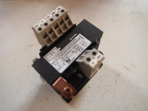 Transformateur TELEMECANIQUE 6TS04B in 230/400VAC out 24VAC - Picture 1 of 4