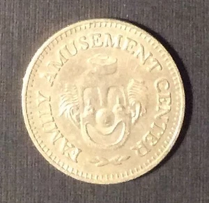 FAMILY AMUSEMENT CENTER CLOWN FICHA NO TIENE VALOR AMUSEMENT TOKEN - Picture 1 of 2