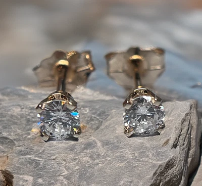 Aretes de diamantes para mujer de oro amarillo de 14 quilates blancos de 0,30 quilates TDW SI2 Foto 1 de 4