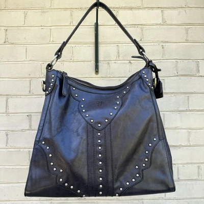 Cartera de hombro Hobo grande de cuero gris con tachuelas Frye Foto 1 de 4