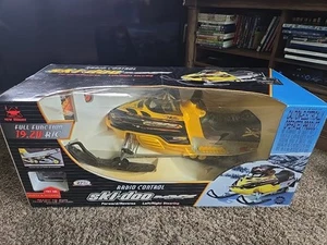 NIB Vtg 1/5 Ski-Doo MXZ 800 Snowmobile RC New Bright 2003 Toy New! Radio Control - Picture 1 of 15