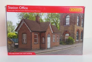 NEW Hornby R9824 OO Gauge Railway Skaledale Station Office Resin Building - Picture 1 of 6