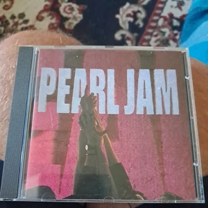 Pearl Jam Ten CD Album (1991) - Picture 1 of 3