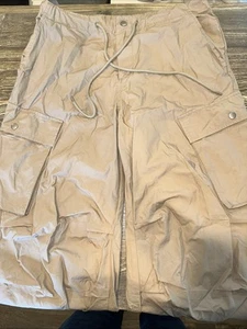 Universal Threads Women's Parachute Cargo Pants Tan Size Medium. NWOT. P - Picture 1 of 10