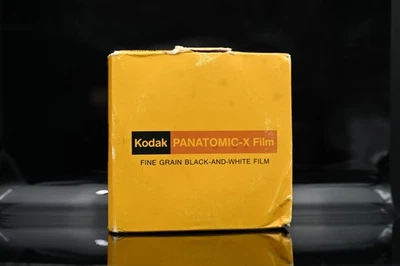 Película Kodak Panatomic-X en blanco y negro rollo de 100 pies película de 35 mm RARA SIN USAR SELLADA 06/1978 Foto 1 de 4