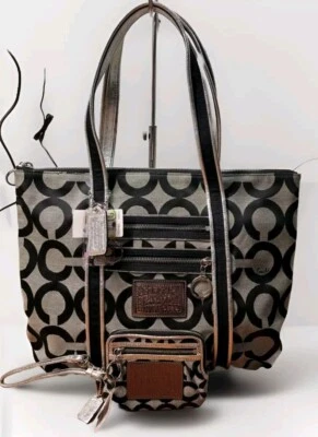 NUEVO CON ETIQUETAS BOLSO DE MANO COACH POPPY OP ART GLAM #13826 CON PULSERA #42889 NEGRO BLANCO PLATA Foto 1 de 4