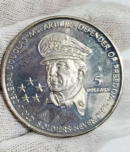 1989 NIUE Island Gen. Douglas MacArthur 5 Dollars - Picture 1 of 4