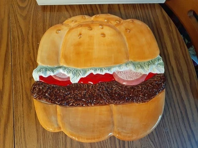 Plato de cerámica en relieve Lotus 1997 barbacoa-hamburguesa 13 1/2" x 13 1/2" #84012 Foto 1 de 4