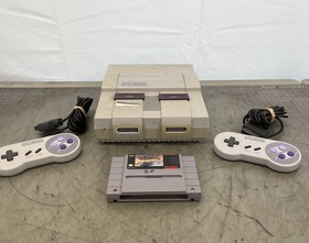 Nintendo Super NES SNS-001 Game Console Bundle