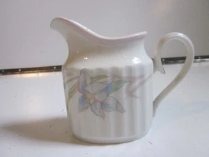 VINTAGE Mikasa Petite Pink Melody L9810 kanneliert Bone China Japan Milchkännchen 4,5" - Bild 1 von 4