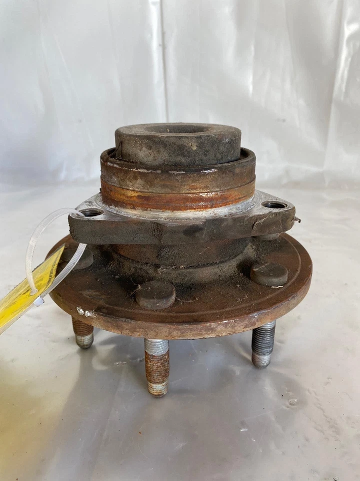 Conjunto de cojinete y buje de rueda delantera Chevy Tahoe 2000-2005 lado derecho del pasajero Foto 1 de 4