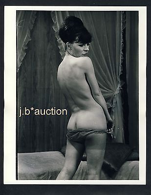 NUDE WOMAN W BEEHIVE HAIRSTYLE / NACKTE FRAU M BIENENKORB-FRISUR * Vintage Photo • 36€