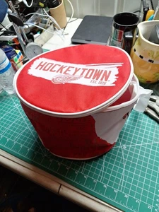 HOCKEYTOWN LITTLE CAESARS DETROIT RED WINGS BORSA TERMICA ISOLATA CON CERNIERA - Foto 1 di 6