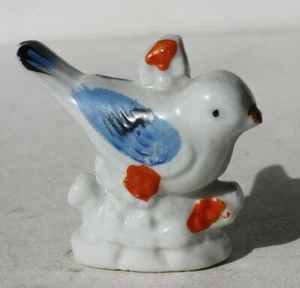 Estatuilla de pájaro alas blancas azules miniatura cerámica encaramada pintada a mano sin marca - - Imagen 1 de 1