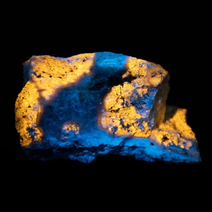 162 g sodalita, natrolita. Mineral fluorescente UV LW Partomchorr Mt Kola Rusia - Imagen 1 de 7