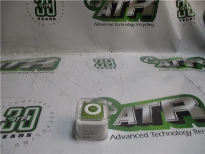 Reproductor MP3 Apple iPod Shuffle A1373 2 GB Clip Verde con Auriculares y Cable USB Foto 1 de 4