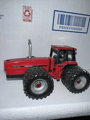 ERTL 1/64  7288 IH International Custom - Image 1 of 4