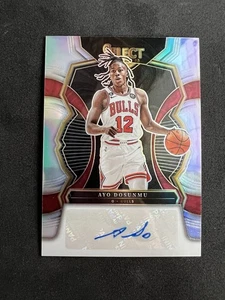 2022-23 Panini Select Signatures/249 Ayo Dosunmu #S-AYO automático - Imagen 1 de 2