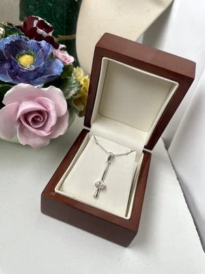 GORGEOUS 925 SOLID STERLING SILVER CUBIC ZIRCON BAR PENDANT CHAIN 16" NECKLACE - Image 1 of 4