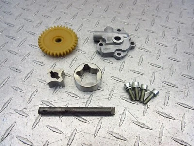 Harley-Davidson Street 750 XG750 2015 14-17 cubierta de bomba de aceite pernos de engranaje OEM Foto 1 de 4