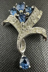 Jomaz Sapphire Blue and Clear Rhodium Plated Rhinestone Leaf Brooch Vintage - Picture 1 of 11