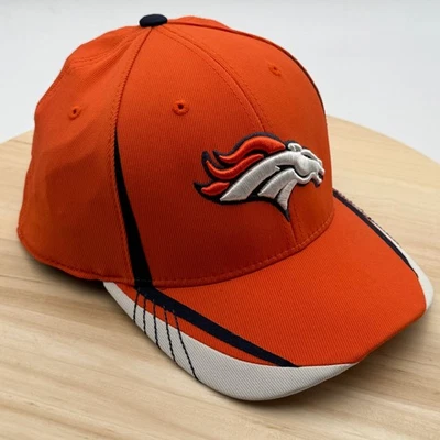 Chapéu Denver Broncos Reebok Onfield Flexfit Masculino P/M Laranja NFL - Imagem 1 de 4