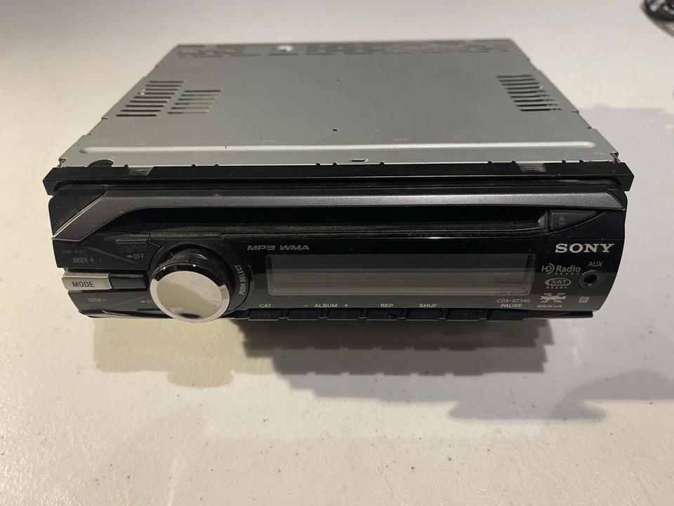 Sony CDX GT63UIW AM/FM Compact Disc Player - Image 1 of 4
