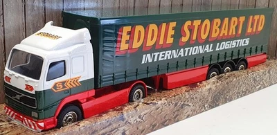 Corgi 1/64 Scale TY86719 - Volvo Cab & Curtainside Eddie Stobart - Image 1 of 4