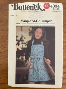 1970er UNCUT Butterick Nähmuster 4334 Mädchen Wrap & Go Pullover Lätzchen Größe 4 - Bild 1 von 2