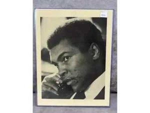 Muhammad Ali Autographed B/W Vintage 8x10 Photo PSA/DNA LOA - Picture 1 of 3