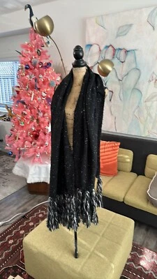 Anthropologie Bufanda Súper Larga y Gruesa Cálida Nueva Sin Etiquetas Borlas Negras Foto 1 de 4