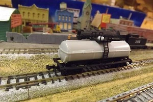 N-Scale UNDECORATED SINGLE DOME TANK CAR - Picture 1 of 2