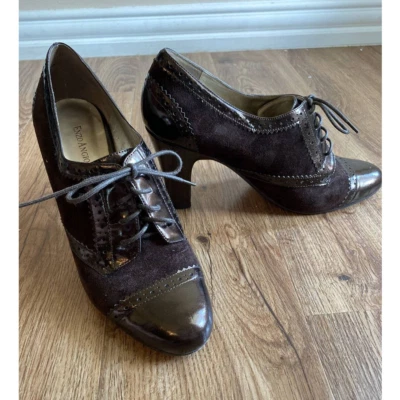 Zapatos de salón Enzo Angiolini para mujer Aeemelle marrón gamuza y charol con cordones -8 M Foto 1 de 4