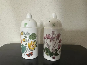 Portmeirion Botanic Garden Salt & Pepper Shakers 4.25" Daisy, Cyclamen England - Picture 1 of 1