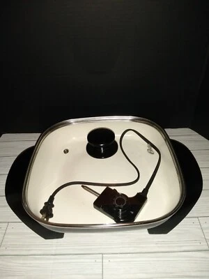 Sartén Eléctrica Oster 12" X 12" CKSTSKFM12W Eco Antiadherente 120V Foto 1 de 4