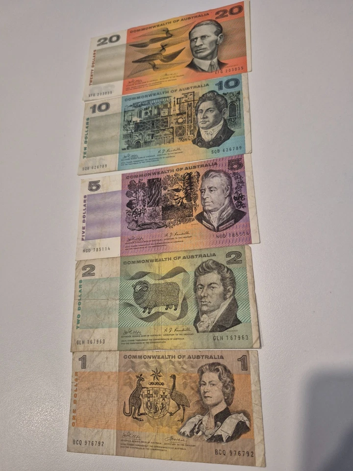 Australian Decimal Banknotes Set Commonwealth of Australia $1 $2 $5 $10 $20 - image 1 of 2