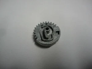 DAEWOO VCR METAL GEAR OEM 97S2707200 USED IN VARIOUS MODELS - Picture 1 of 2