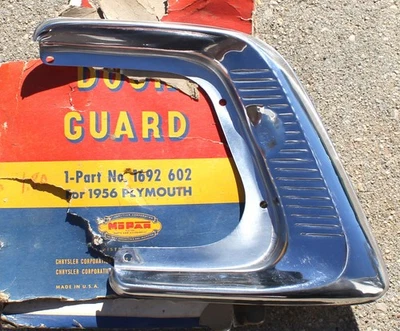 Nuevo de Lote Antiguo 1956 Plymouth Fury Belvedere Savoy Plaza OEM MoPar 1692602 Protector de Puerta de Gas Foto 1 de 4
