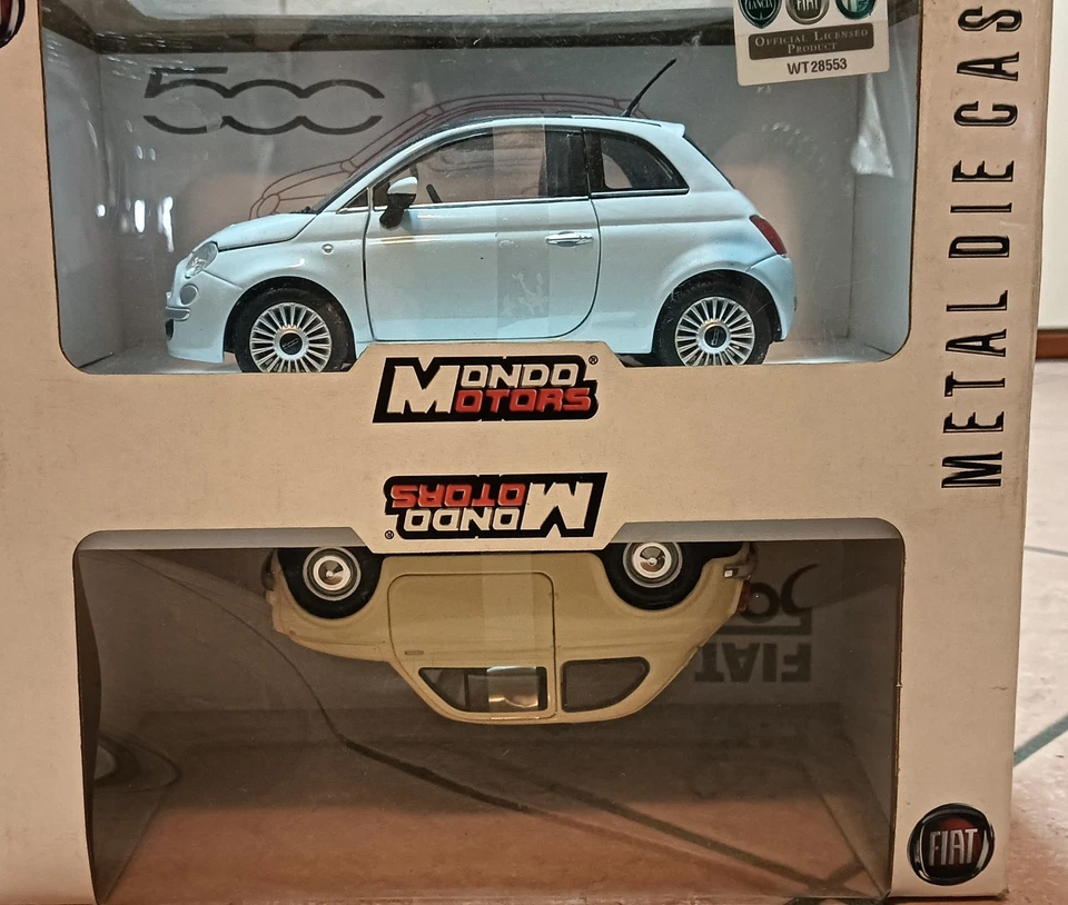 Lotto 500 mondo motors 1/24 fiat 500 Bianca E Beige - Immagine 1 di 1