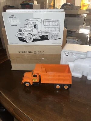 First Gear 19-1813 State Highway Department NIB Dump Truck NEW 1960 Model B-61 - Image 1 of 4