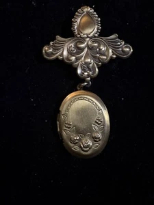 Vtg Brass Sweetheart Mother Bar Hinged Repousse Flower Photo Pin Brooch - Picture 1 of 4