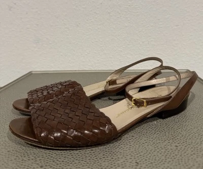 Sandalias para mujer Salvatore Ferragamo de cuero tejido marrón talla 7,5B Foto 1 de 4