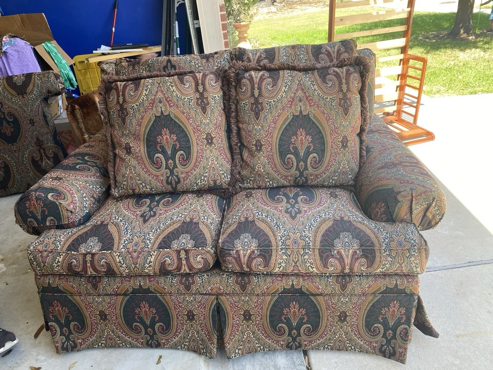 Henredon Love Seats Set Of 2 - Image 1 of 4