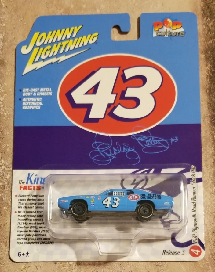 JOHNNY LIGHTNING 1972 PLYMOUTH ROAD RUNNER #43 PETTY 1/64 JLPC013 White Chase