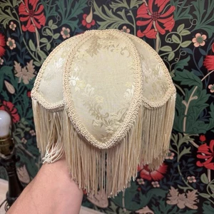 Vintage viktorianischer Tischlampenschirm Boudoir Fallschirm Fransen creme/elfenbein 6" hoch - Bild 1 von 6
