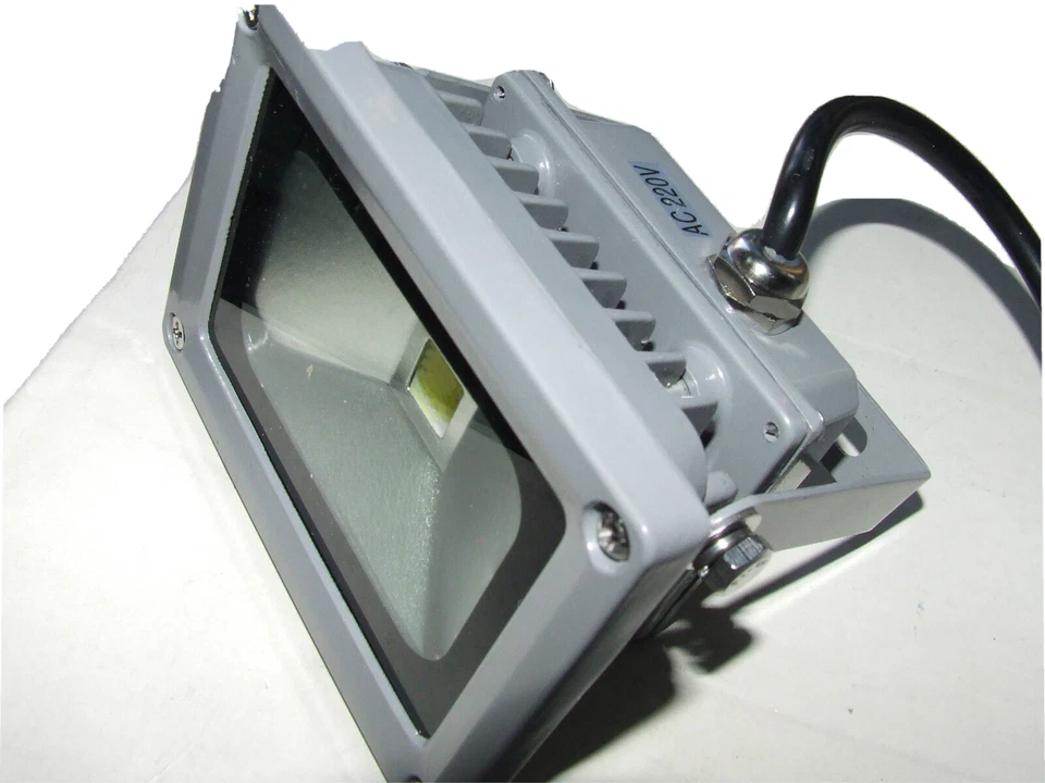 FARO  A  LED 10 WATT 3300 KELVIN IN ALLUMINIO  AC 220 VOLT TECNOLOGIA LED IP 65 - Immagine 1 di 1